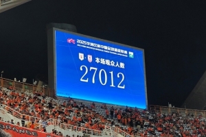 博主:泰山主场对阵亚泰,现场观众人数27012人